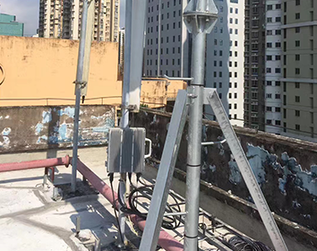 يتم تثبيت مضخم الإشارة في قاعدة التربية.تغطية إشارة منطقة كاملة